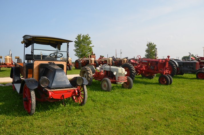 VINTAGE TRACTORS, INTERNATIONAL TRUCK, VINTAGE FARM MACHINERY AND MUCH MORE!!