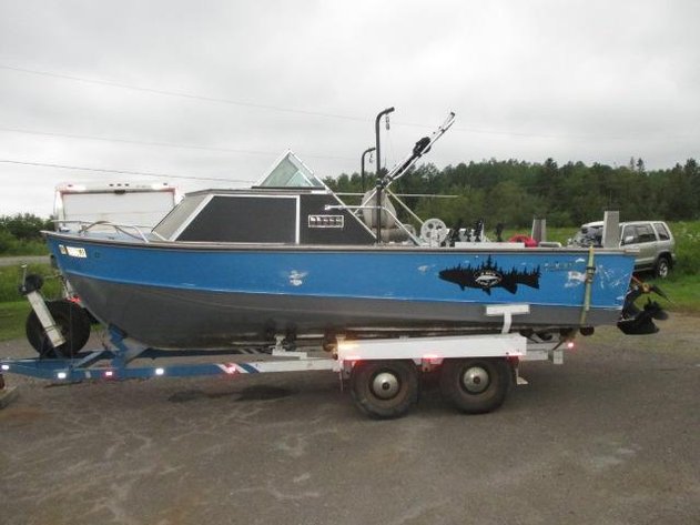 HERMANTOWN DO-BID.COM: LUND BOAT, V-PLOW AND AUTO ONLINE AUCTION