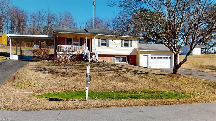 127 East End Drive - Home For Sale in Mount Airy