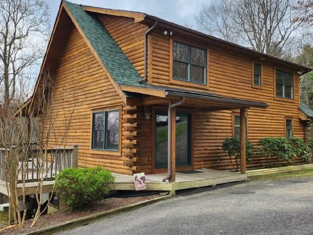 Log Cabin For Sale in Fancy Gap, Virginia - 154 Windemere Way
