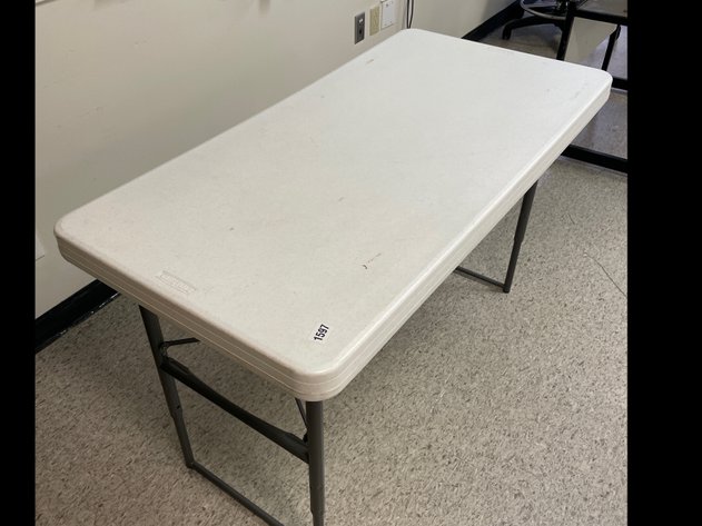 4 foot plastic folding table
