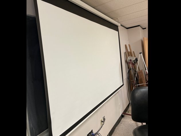 Wall mounted projector screen