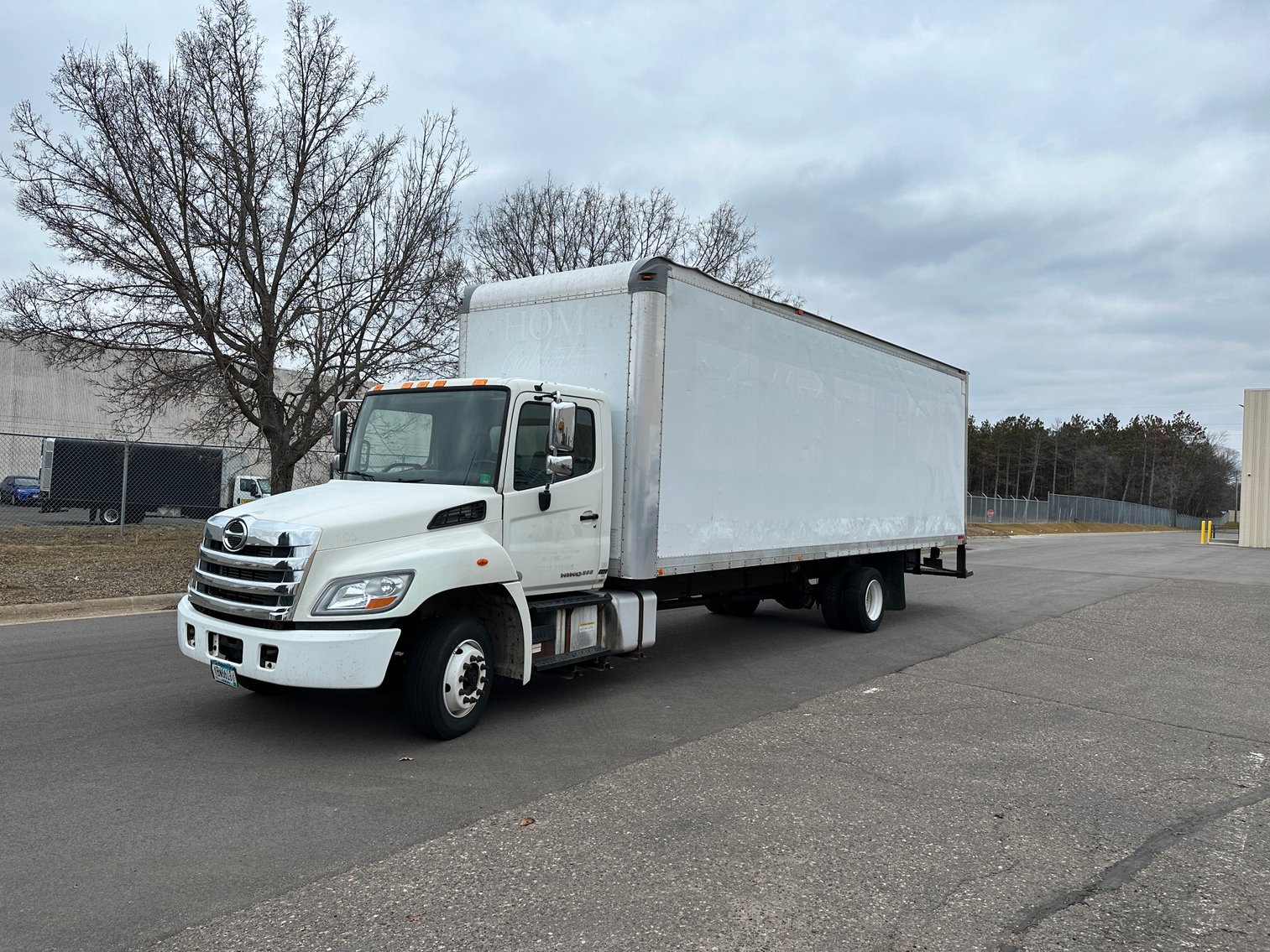 2015 & 2014 Hino 258 28' Lo Pro Box Trucks