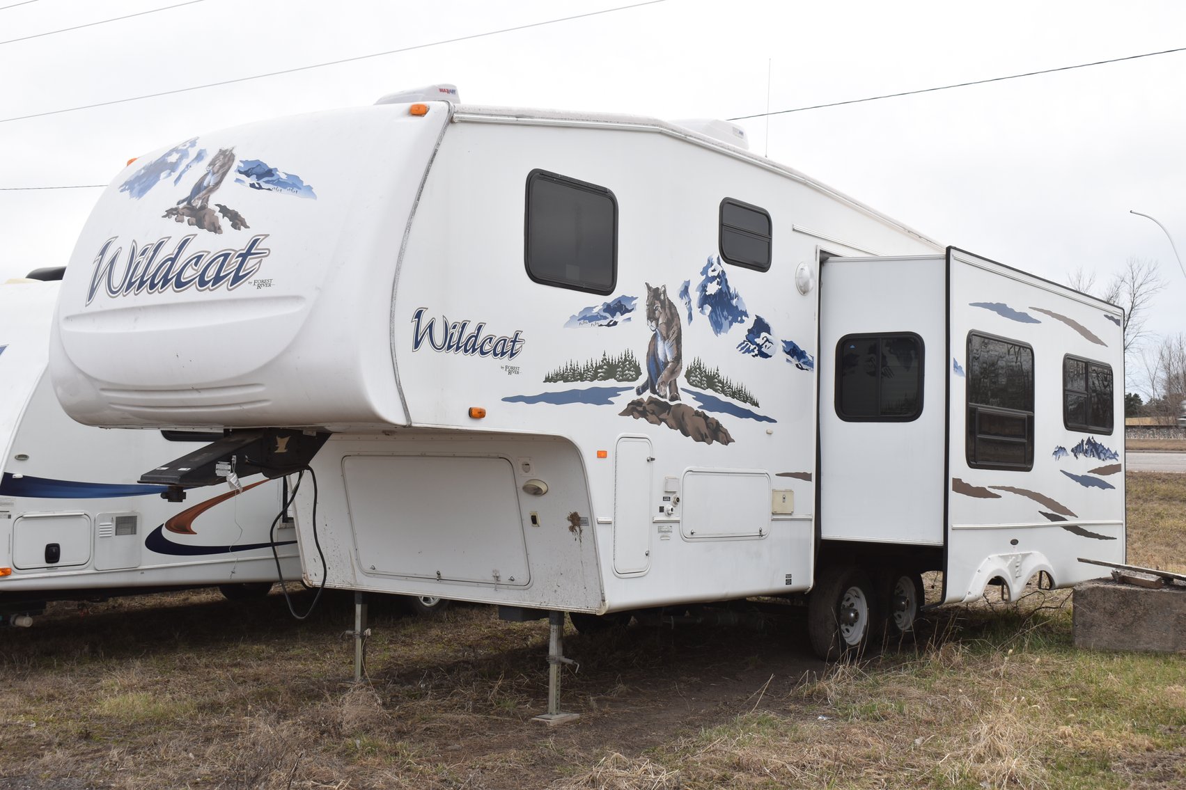 10 Campers: (5) 5th Wheels and (5) Travel Trailers