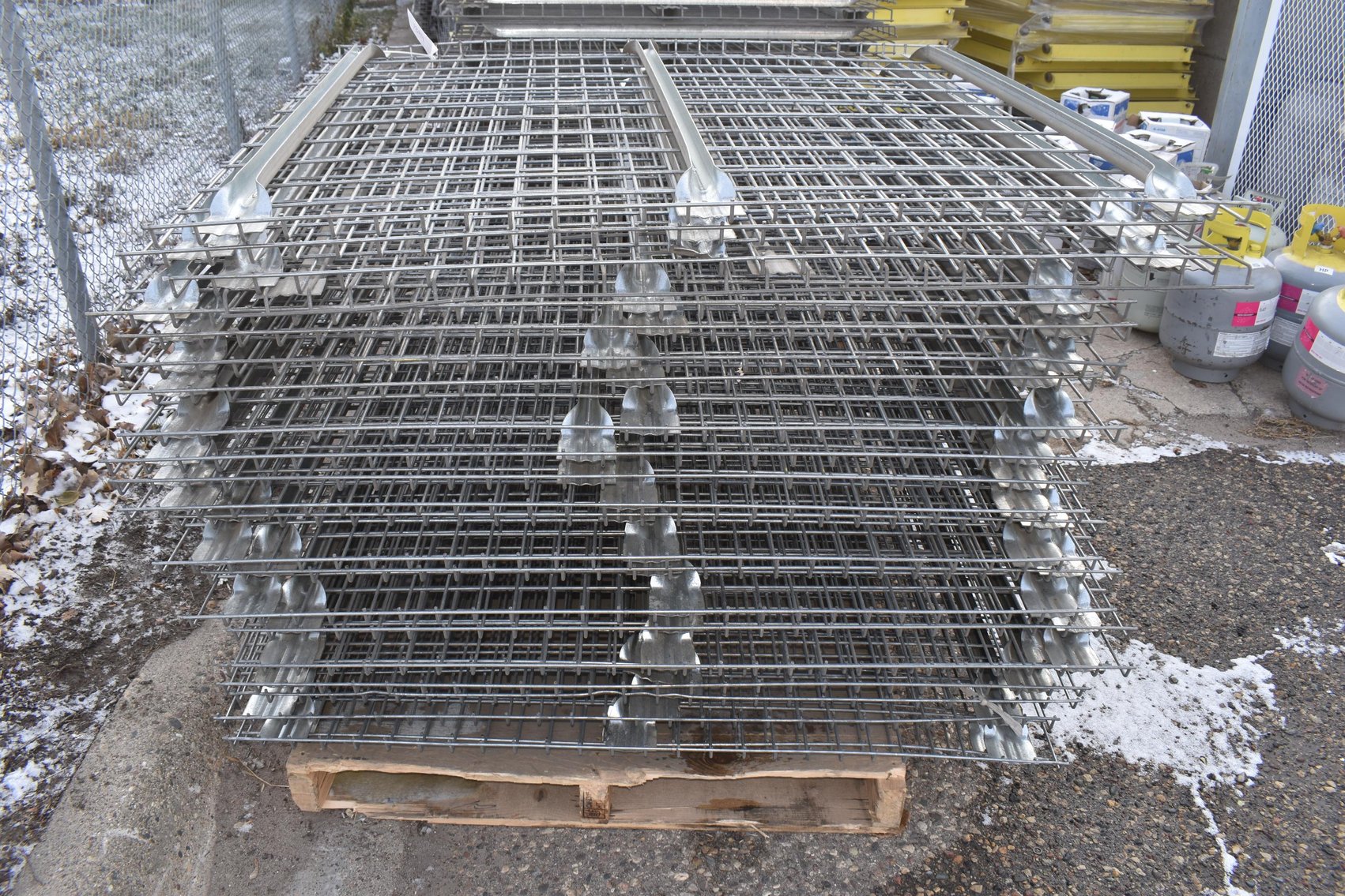 Pallet Racking: Uprights, Crossbeams & Wire Grates